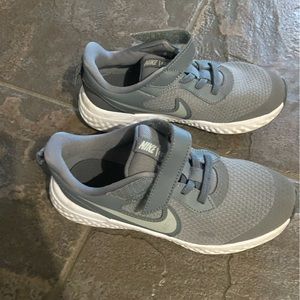 Gray Nike sneakers size 13 1/2 little boys